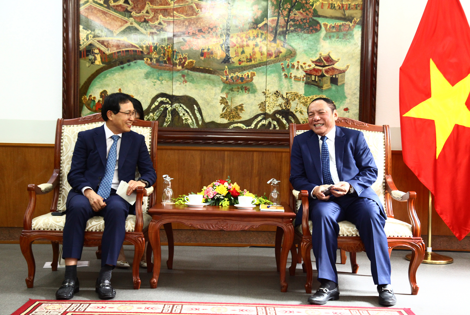  Bộ trưởng Bộ Văn hóa, Thể thao và Du lịch Nguyễn Văn Hùng tiếp ông Choi Joo Ho